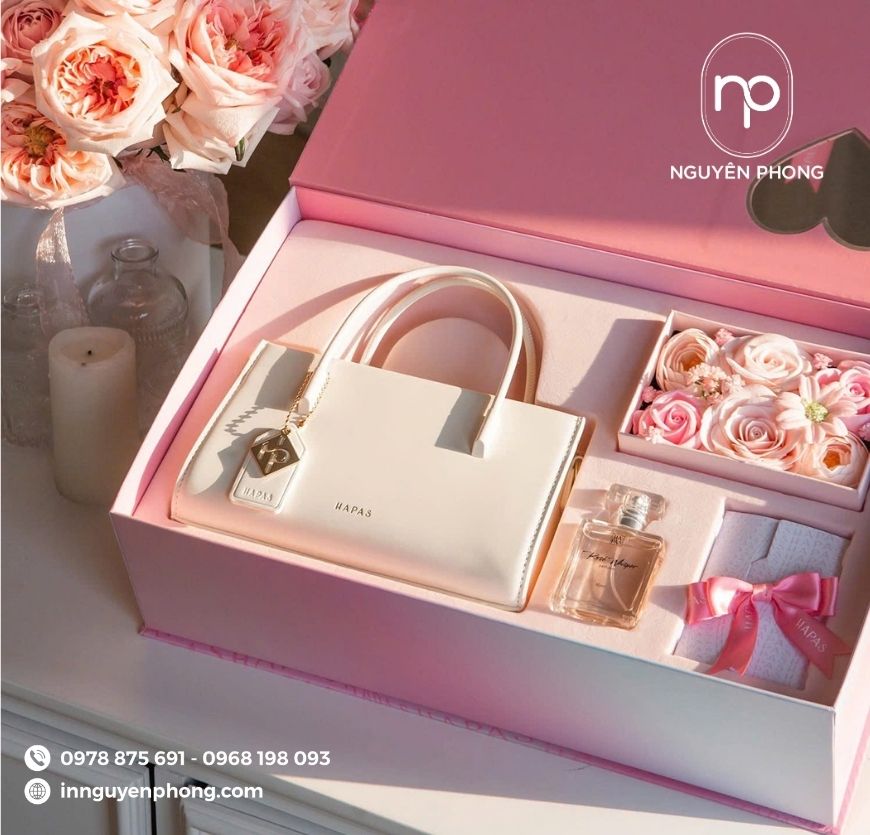 Mẫu hộp sizre lớn đựng túi xách làm quà tặng